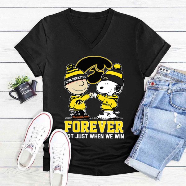Iowa Hawkeyes Women's Basketball 3D Women’s V-neck T-Shirt - TANTN 4957